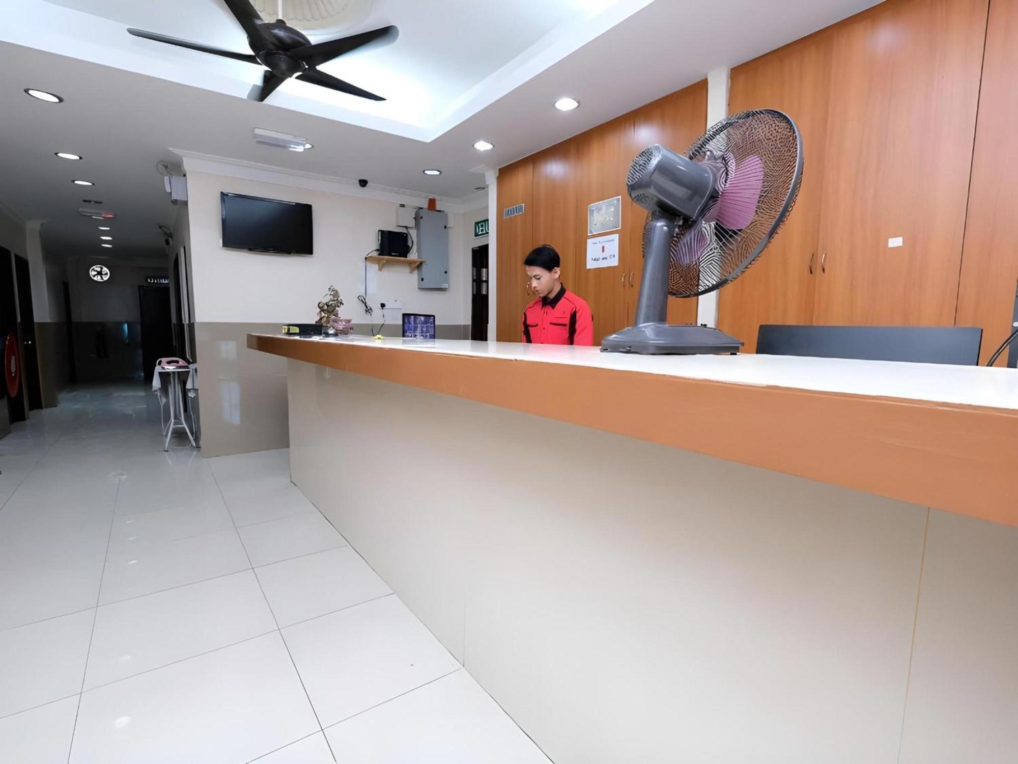 OYO 707 Ayuni Hotel Bangi Exterior foto